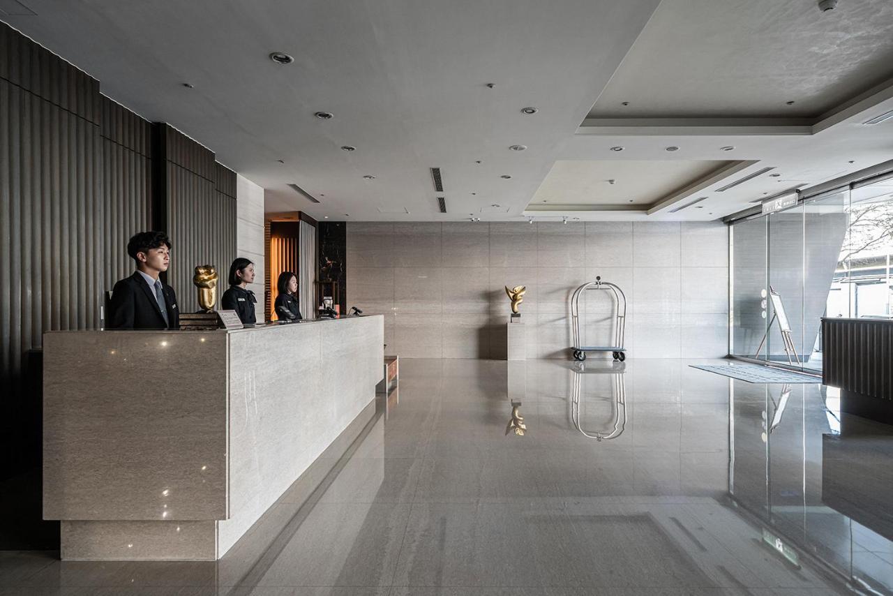 Taipung Suites Tainan Exterior photo